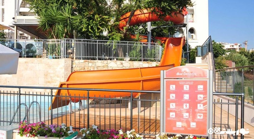 سرسره آبی استخر روباز هتل